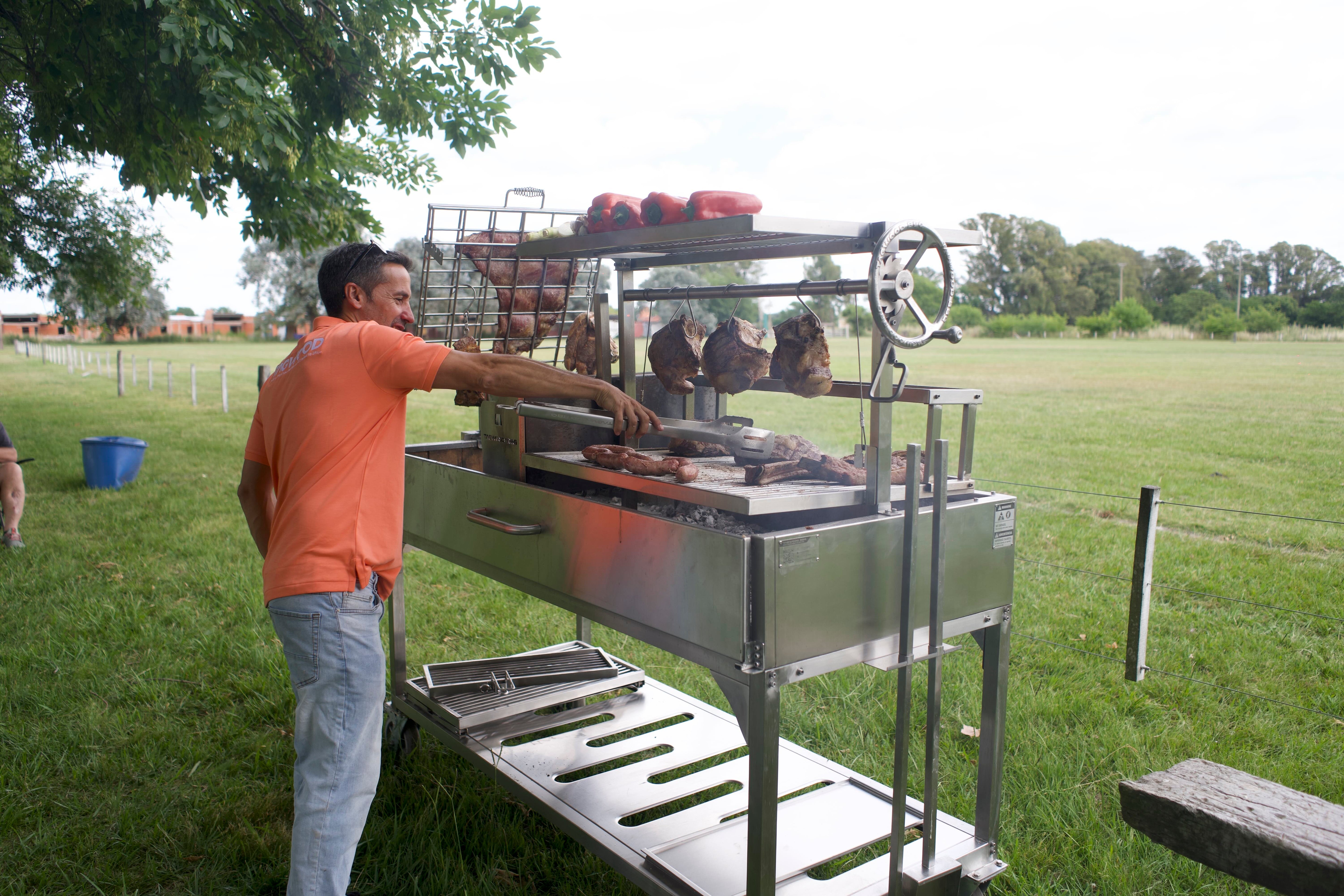 Tagwood BBQ26SS XL Argentine Santa Maria Wood & Charcoal Grill