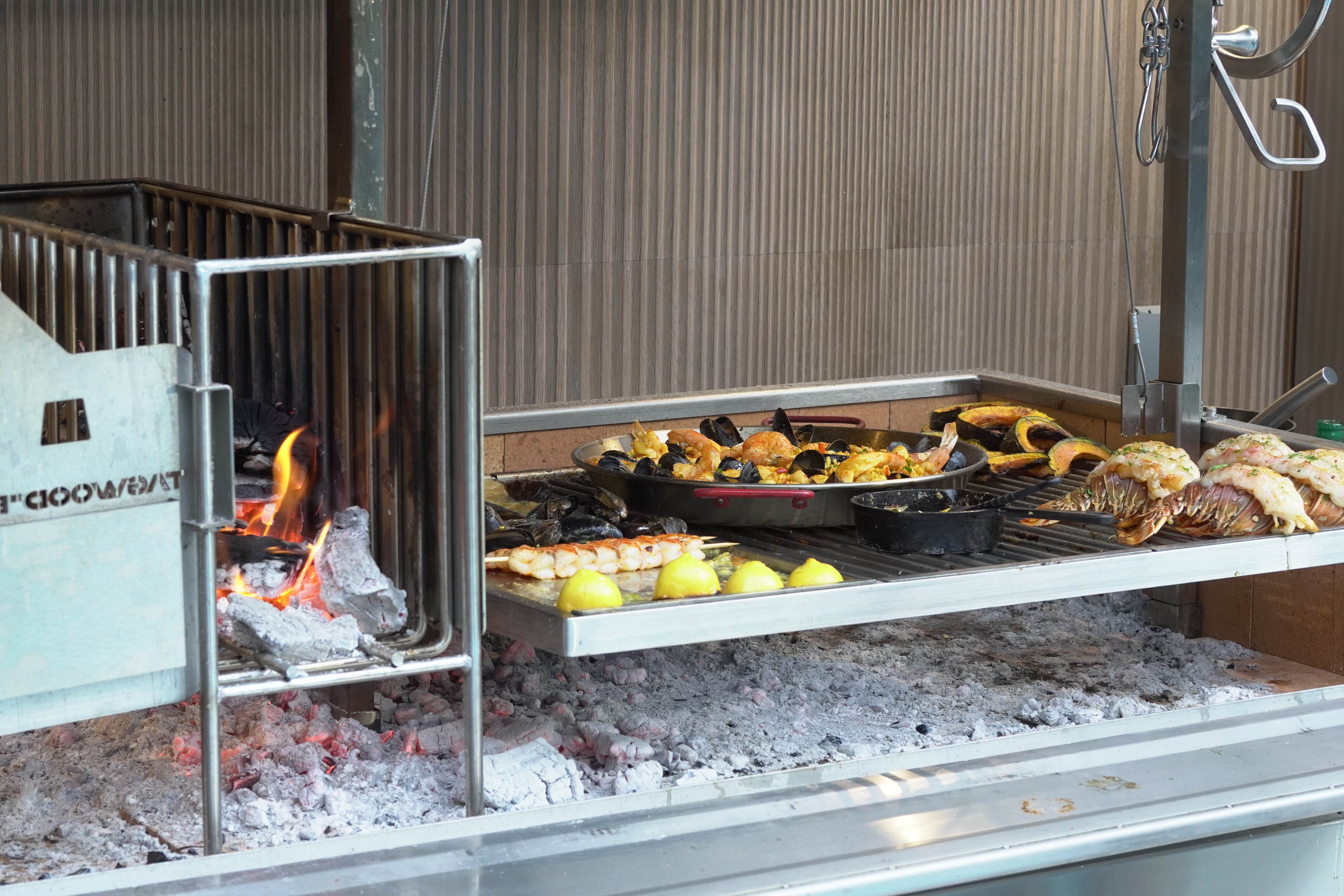 Tagwood BBQ28SS Argentine Santa Maria Wood & Charcoal Gaucho Grill
