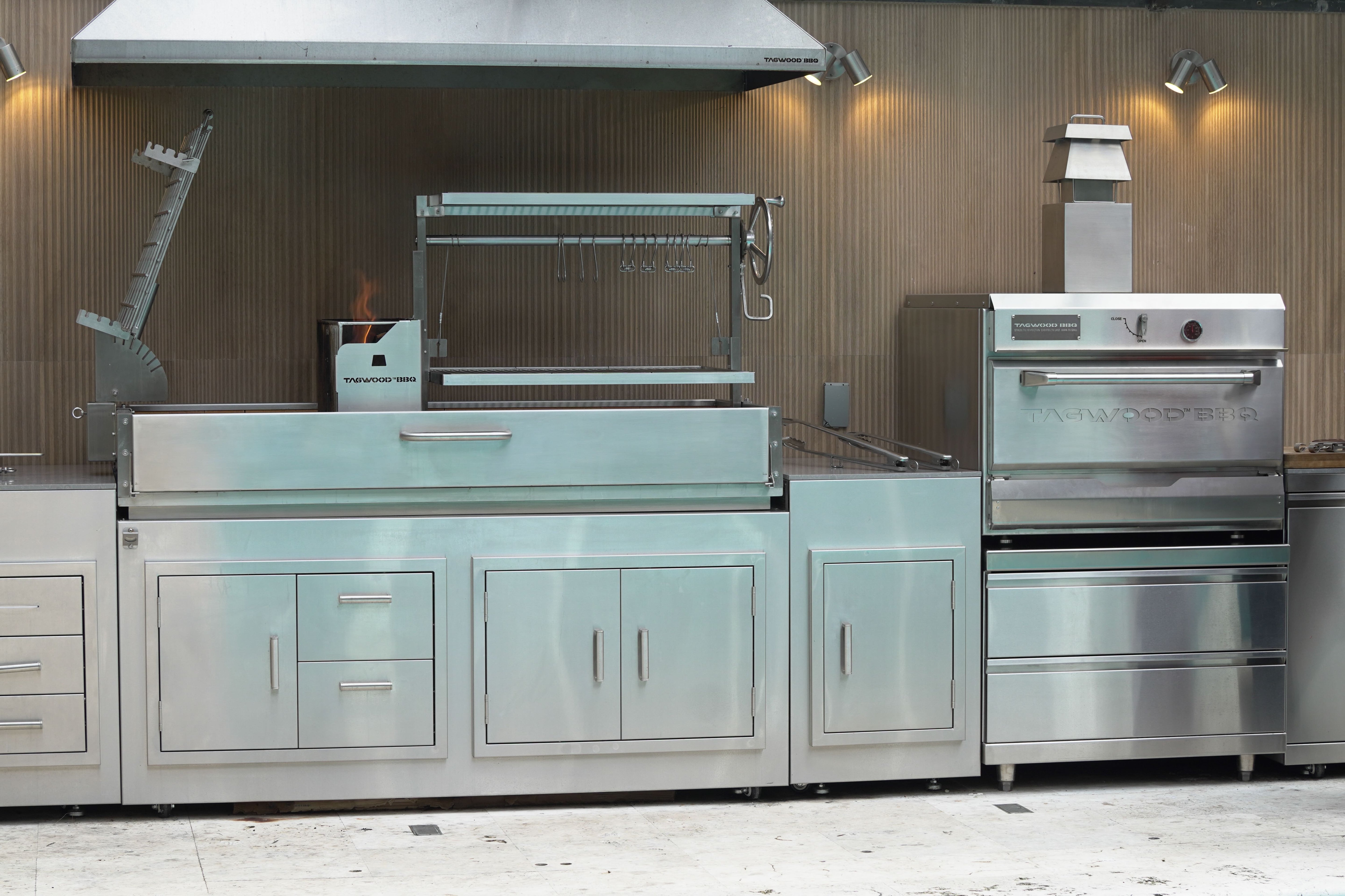 Tagwood BBQ28SS Argentine Santa Maria Wood & Charcoal Gaucho Grill